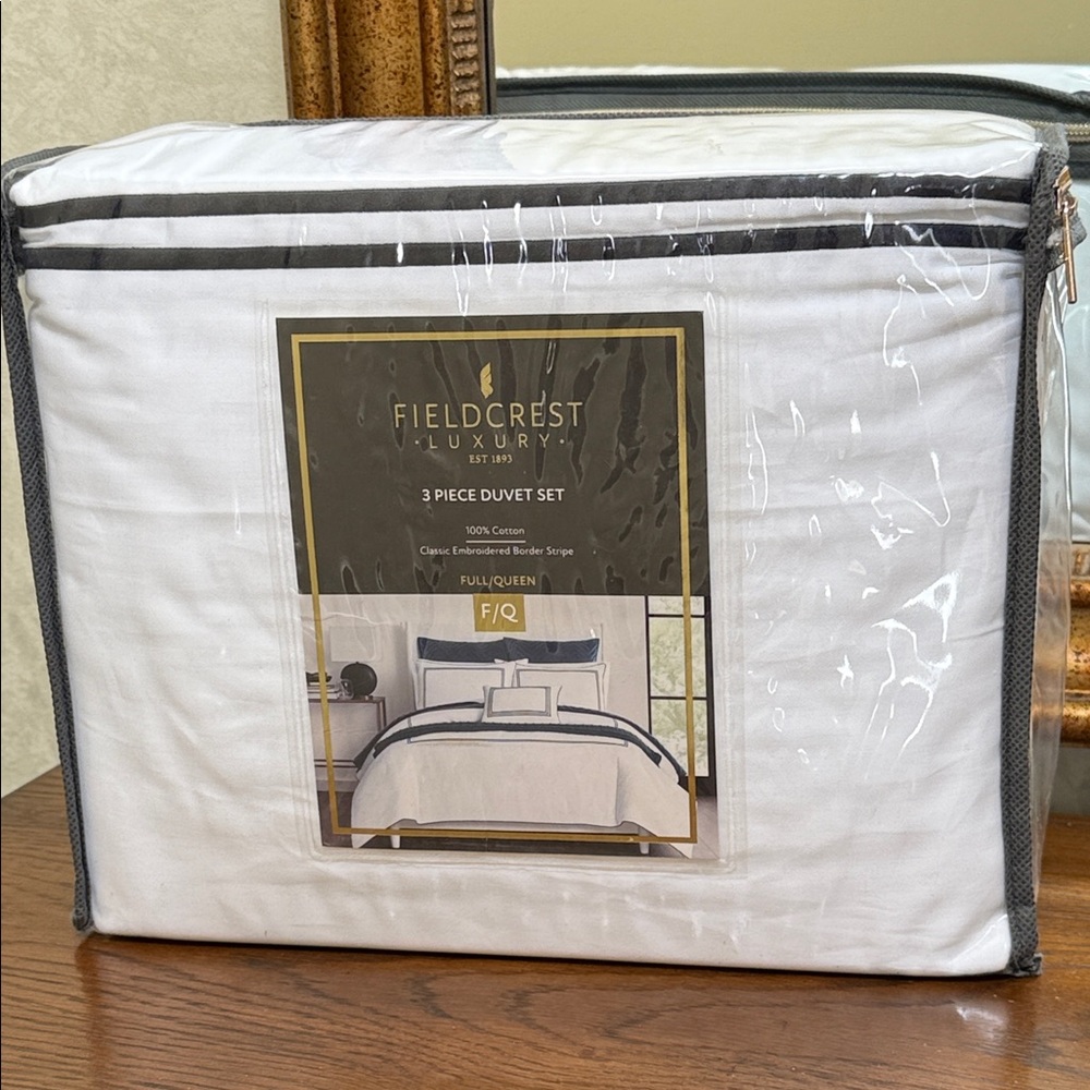 Fieldcrest Duvet Set- White with Navy Striped Border. Size Full/Queen.